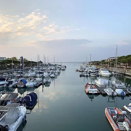 Delightful With Pool Apartment Lignano Sabbiadoro